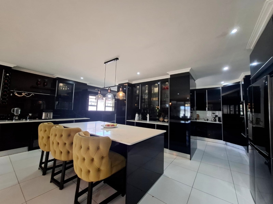 5 Bedroom Property for Sale in Gonubie Eastern Cape